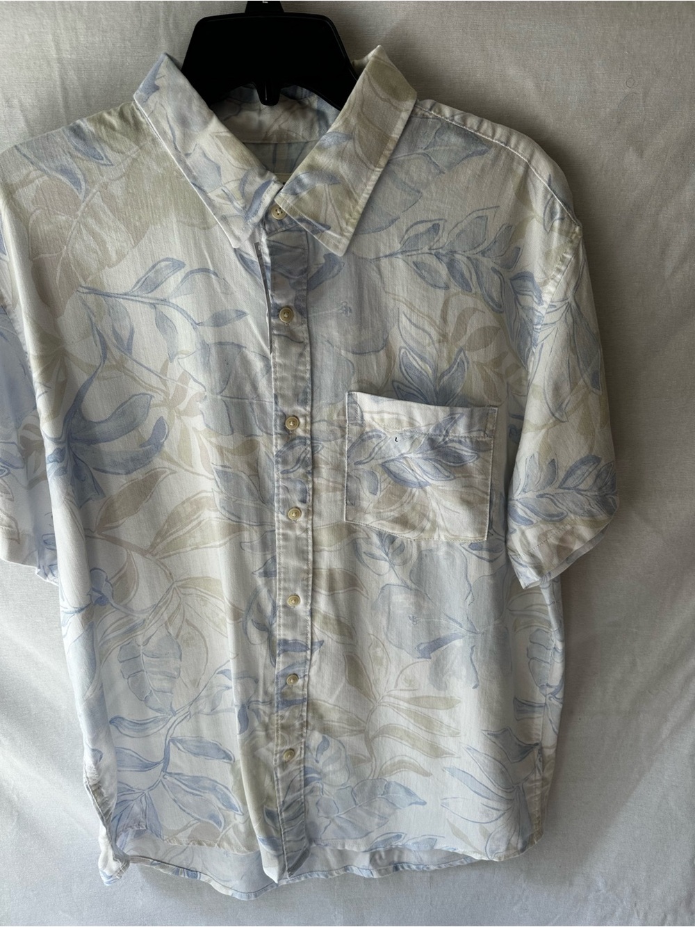 American Eagle Outfitters Light Blue and Cream Leaf-Print Button-Down Shirt